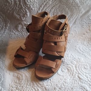 Sorel Nadia Buckle Camel Brown